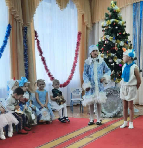 Новогодний утренник в разновозрастной группе "Непоседы" Новогодний утренник в разновозрастной группе "Непоседы".